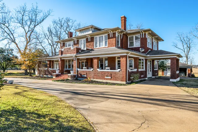 $889,000 | 1008 San Antonio Road, Crockett, TX 75835