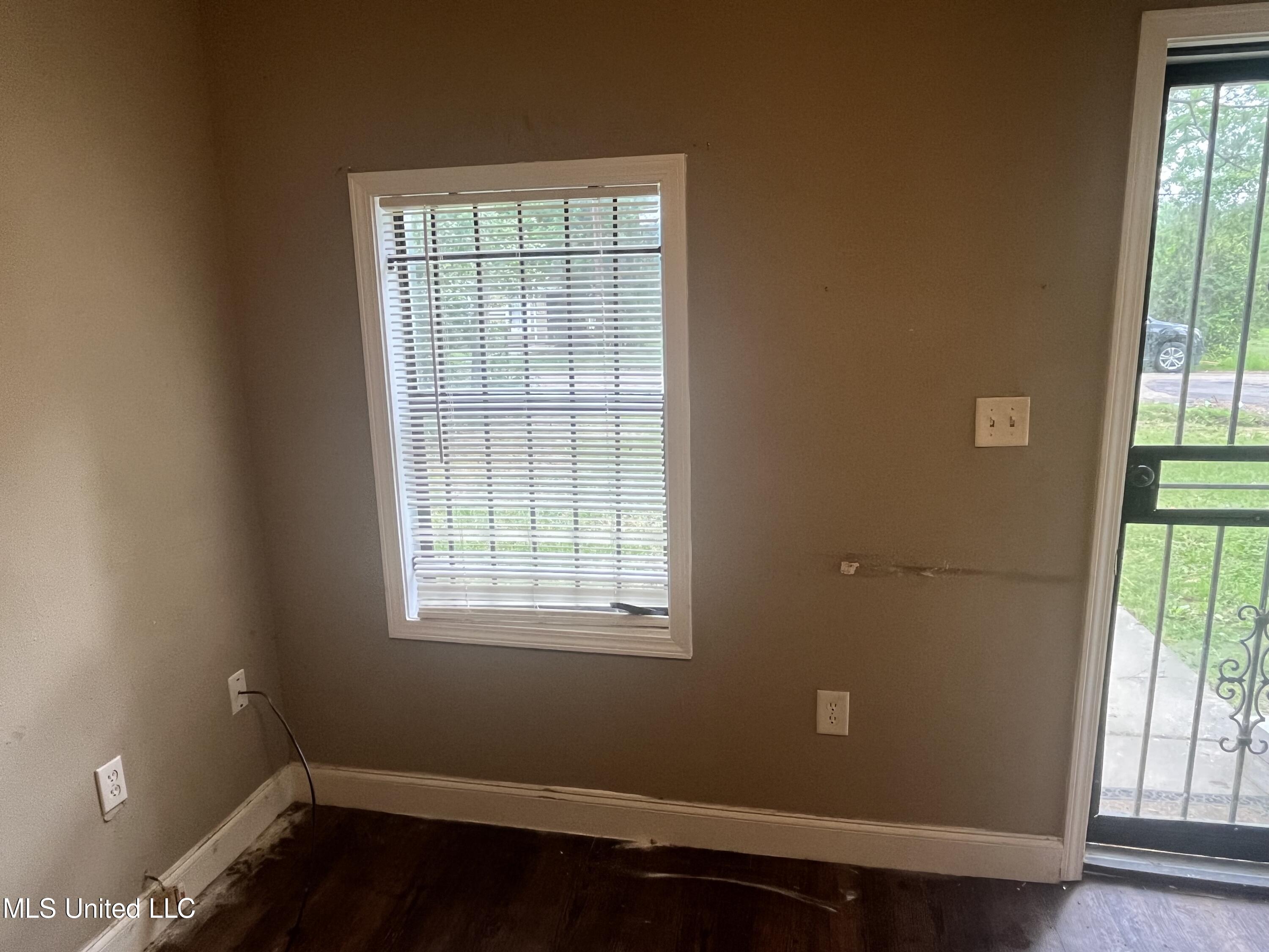 215 Vandergriff Street Jackson, MS 39209 - Photo 2 of 24 IMG_9521
