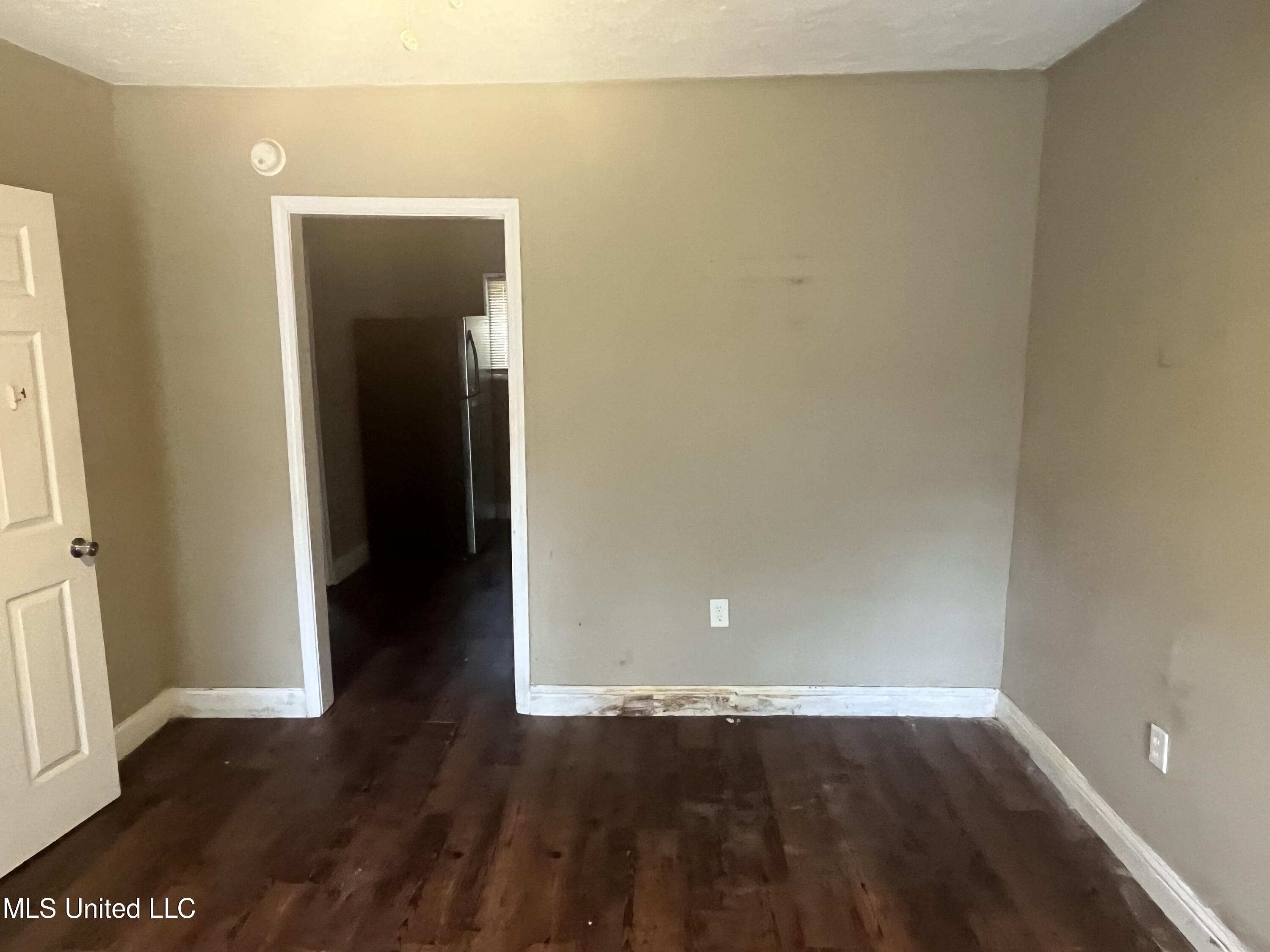 215 Vandergriff Street Jackson, MS 39209 - Photo 3 of 24 IMG_9517