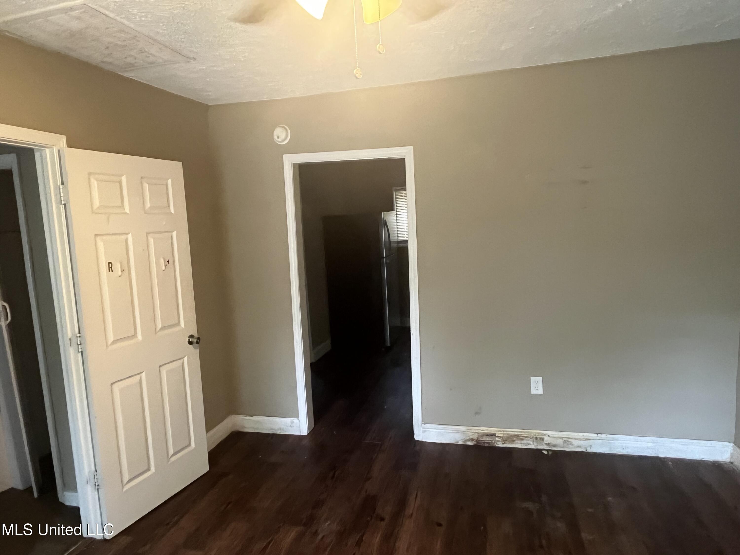 215 Vandergriff Street Jackson, MS 39209 - Photo 4 of 24 IMG_9518