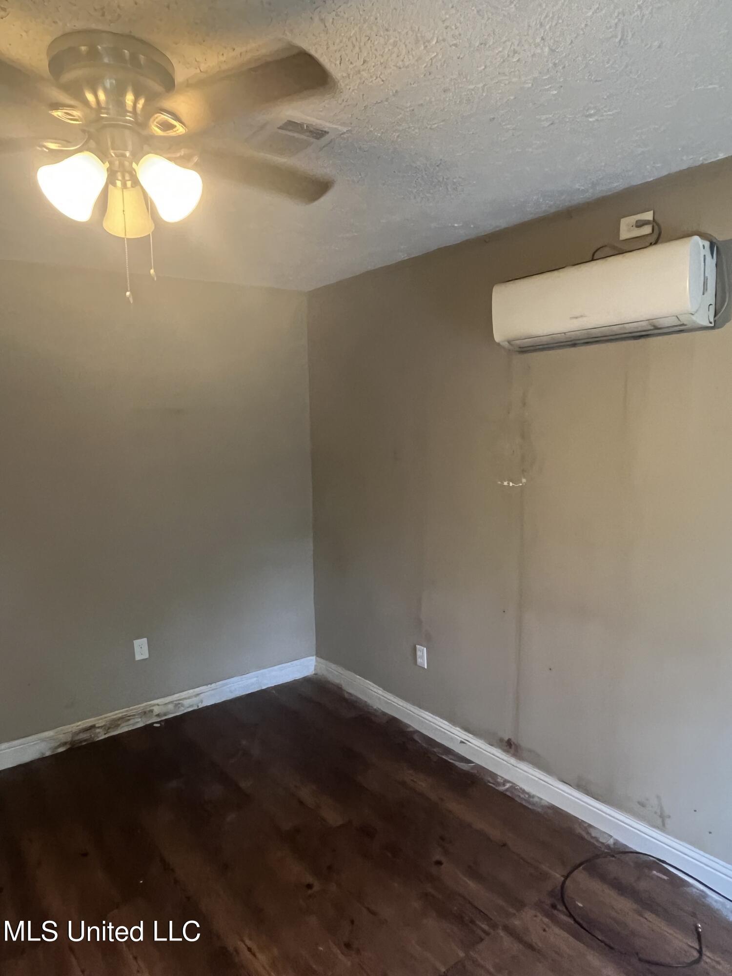 215 Vandergriff Street Jackson, MS 39209 - Photo 5 of 24 IMG_9515