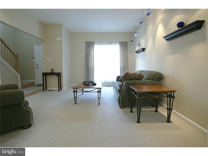 86 Windingbrook Road Bordentown, NJ 08505 - Photo 4 of 24 Living Room