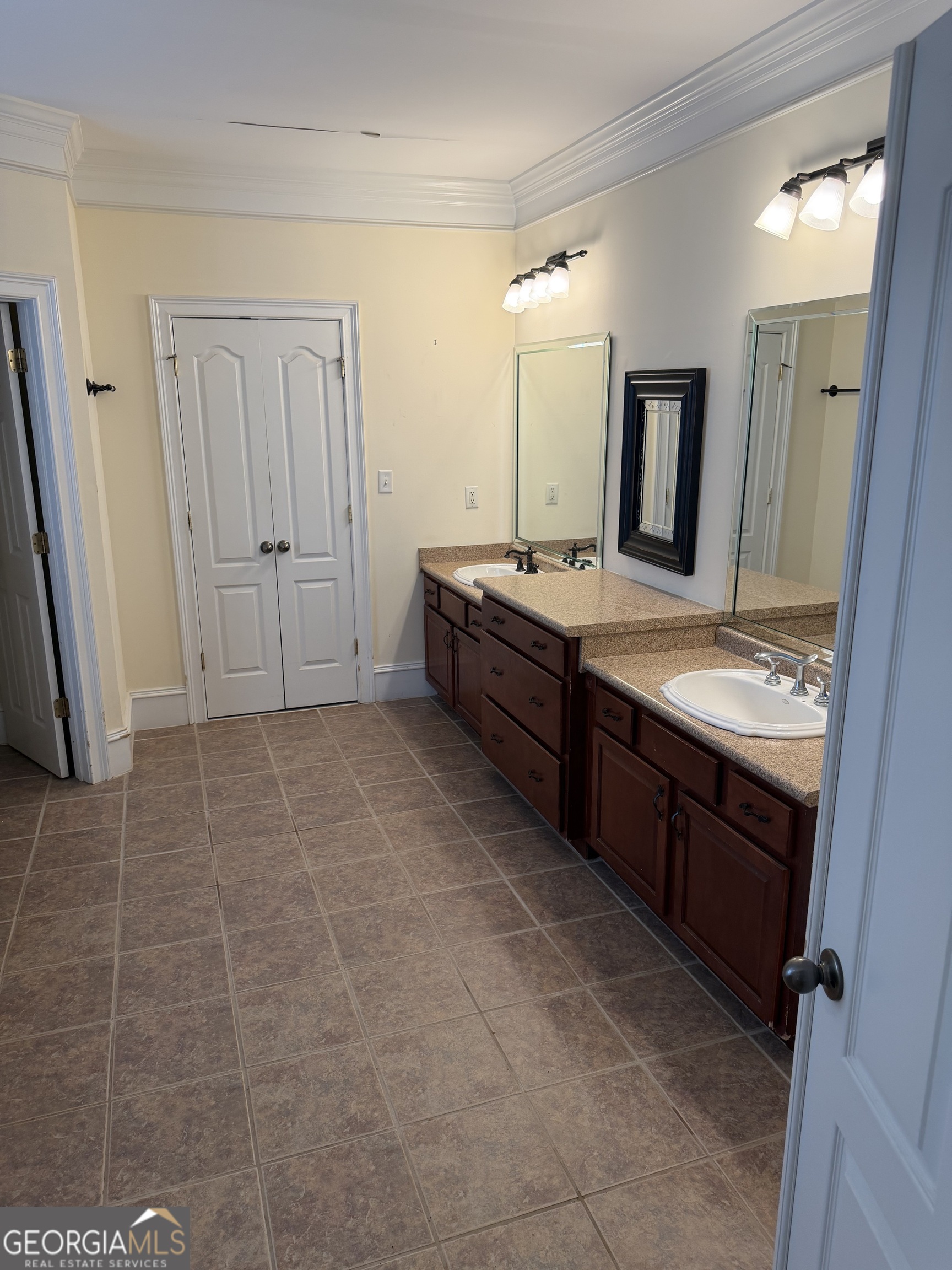 302 Norris Road Barnesville, GA 30204 - Photo 42 of 65 a large bathroom with a sink and a mirror