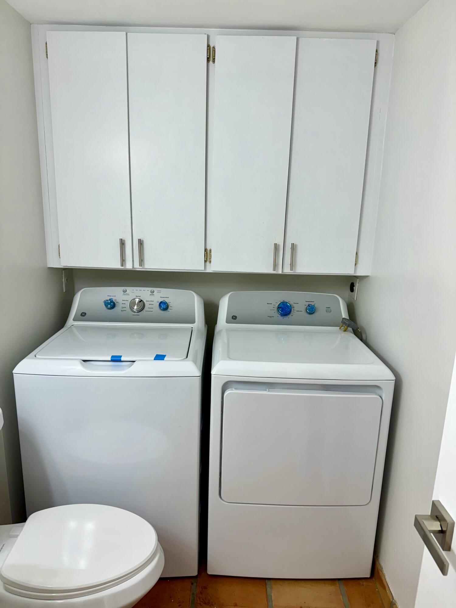 2431 24th Court Jupiter, FL 33477 - Photo 5 of 14 Laundry