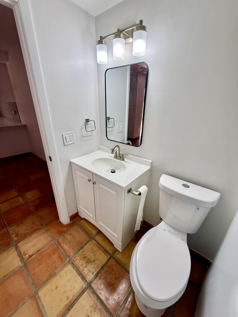 2431 24th Court Jupiter, FL 33477 - Photo 6 of 14 Guest Bathroom