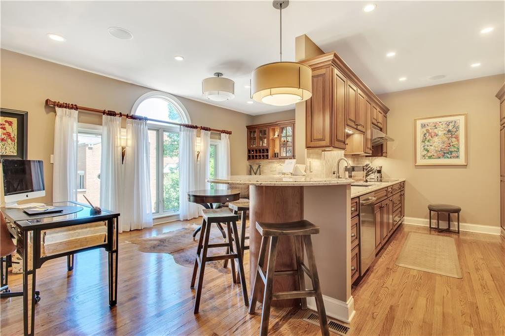 214 Schenley Road Pittsburgh, PA 15217 - Photo 10 of 25 Gallery Image 10