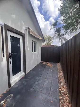 $1,400 | 19541 Northwest 57th Court, Unit 2, Hialeah, FL 33015