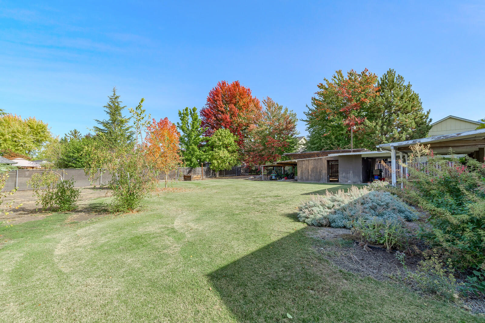 2925 Delta Waters Road Medford, OR 97504 - Photo 18 of 22 18