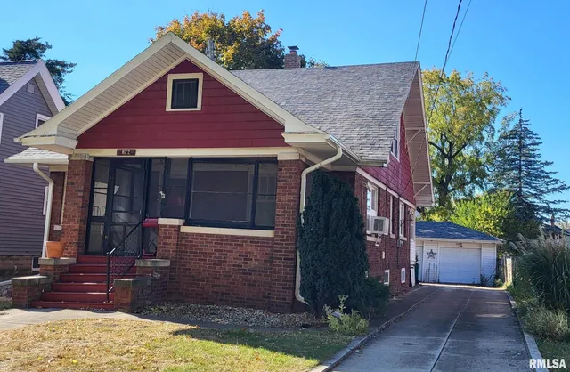 $129,900 | 672 Jefferson Street, Galesburg, IL 61401