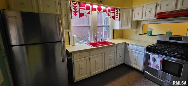 $129,900 | 672 Jefferson Street, Galesburg, IL 61401