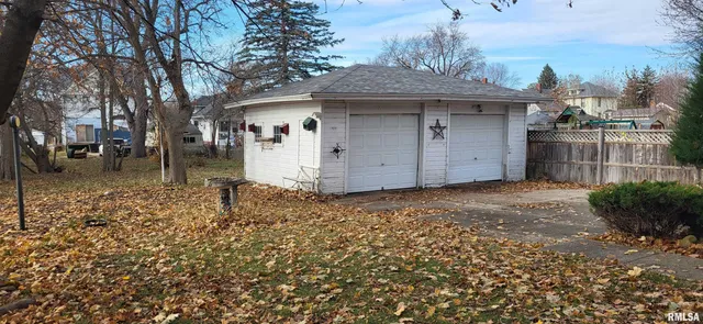 $129,900 | 672 Jefferson Street, Galesburg, IL 61401