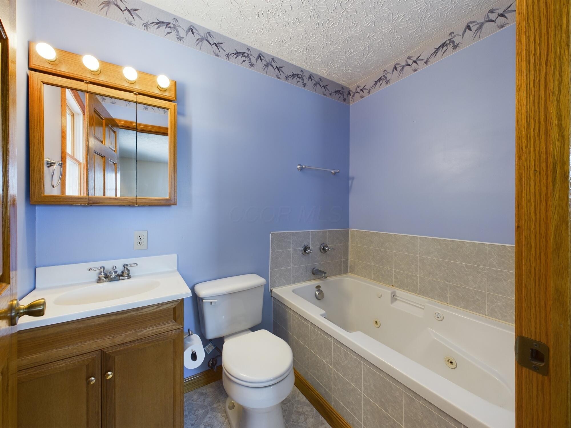 6326 Amanda-Southern Road Southwest Amanda, OH 43102 - Photo 30 of 79 Master Bath