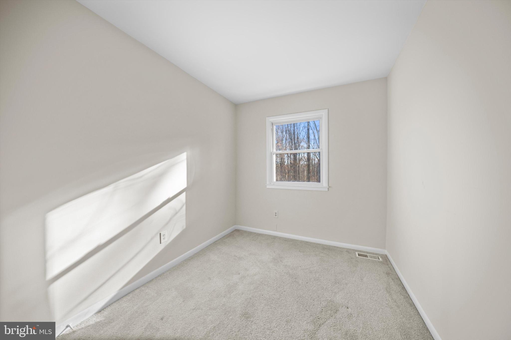 14640 Endsley Turn Woodbridge, VA 22193 - Photo 14 of 27 an empty room with windows