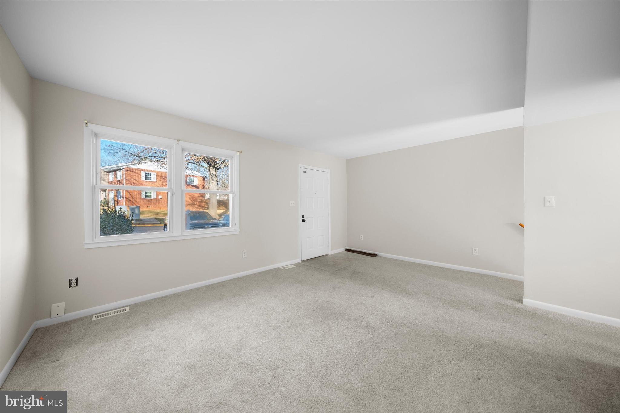 14640 Endsley Turn Woodbridge, VA 22193 - Photo 4 of 27 an empty room with windows