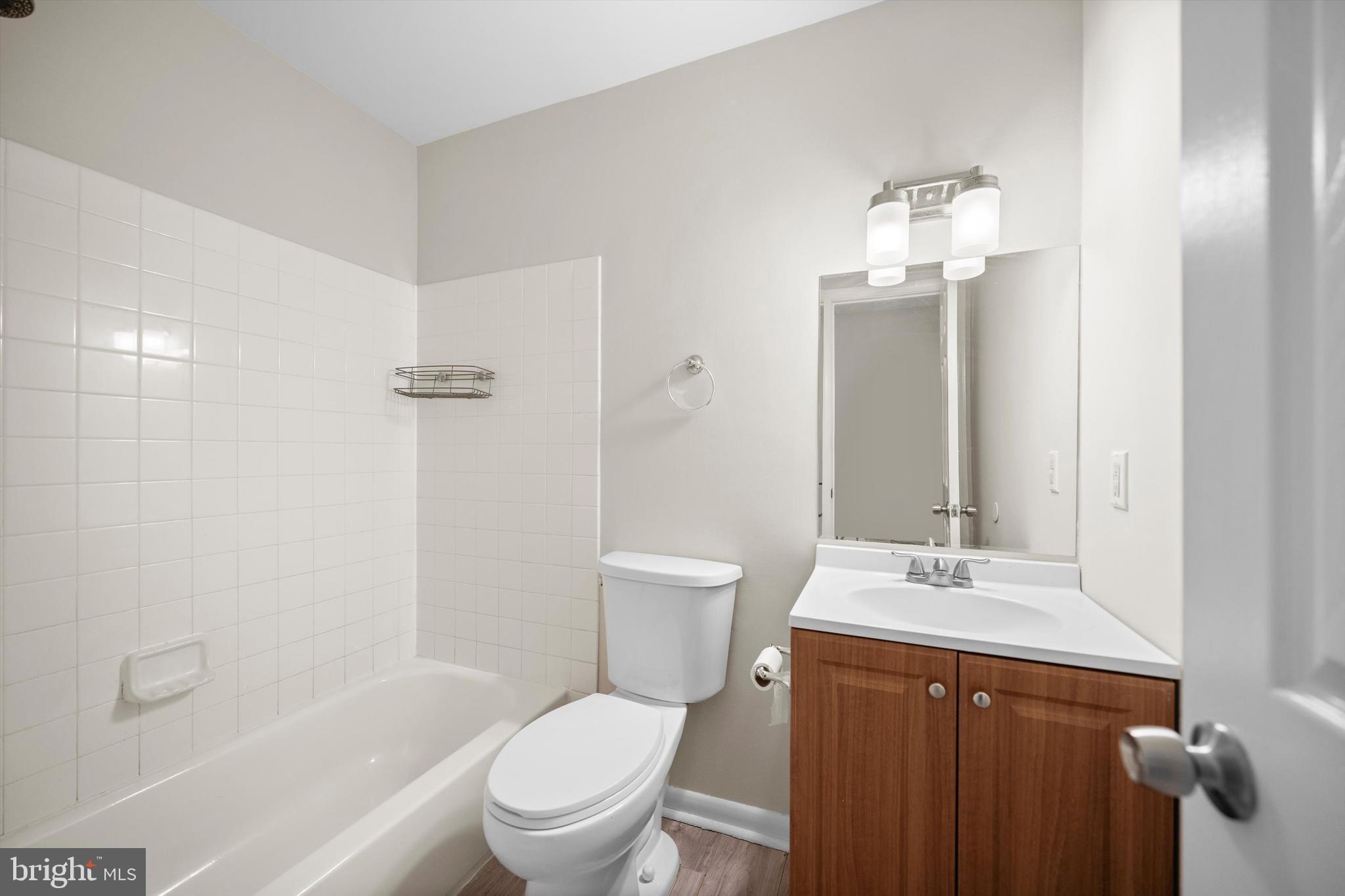 14640 Endsley Turn Woodbridge, VA 22193 - Photo 10 of 27 a bathroom with a toilet a sink a mirror a bathtub and vanity