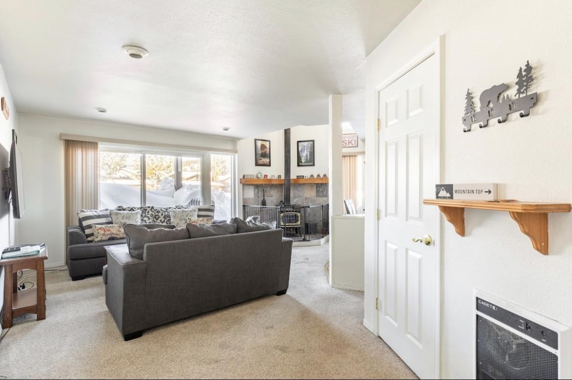 286 Old Mammoth Road, Unit 17 Mammoth Lakes, CA 93546 - Photo 4 of 39 Gallery Image 4
