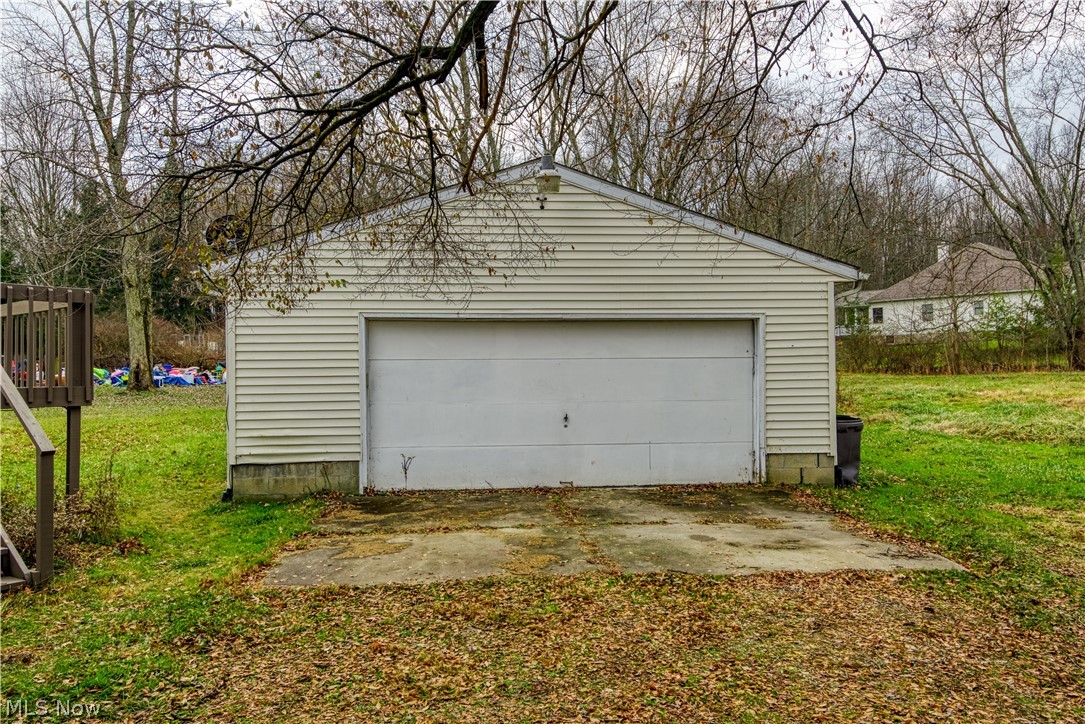 3466 Marsh Road Stow, OH 44224 - Photo 5 of 35 2 car garage