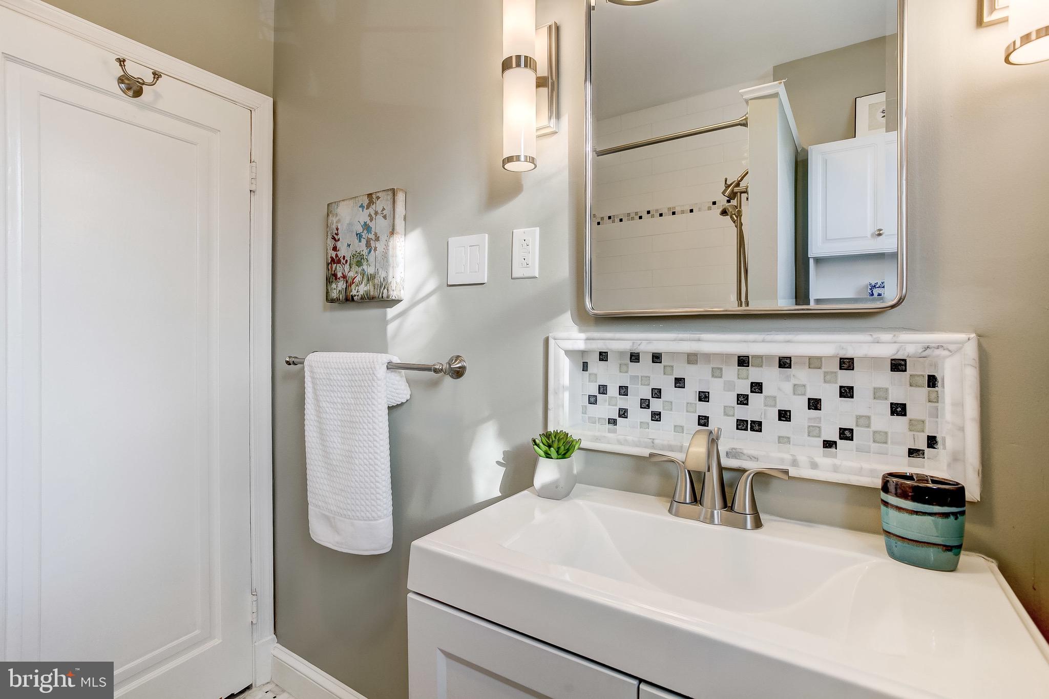 328 Murdock Road Baltimore, MD 21212 - Photo 26 of 49 2nd Floor Bathroom, recently-redone -- High End