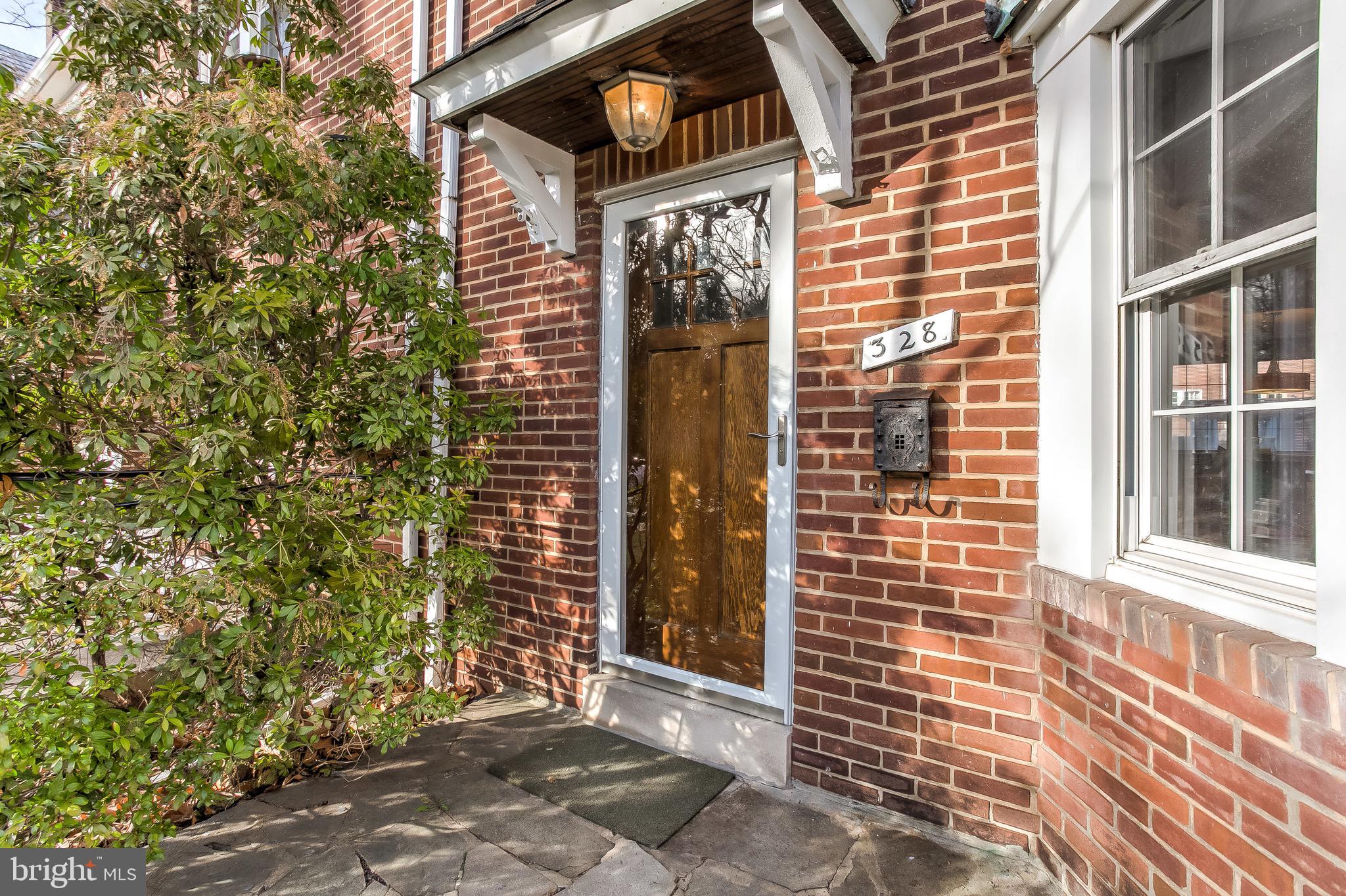328 Murdock Road Baltimore, MD 21212 - Photo 4 of 49 Entrance to 328