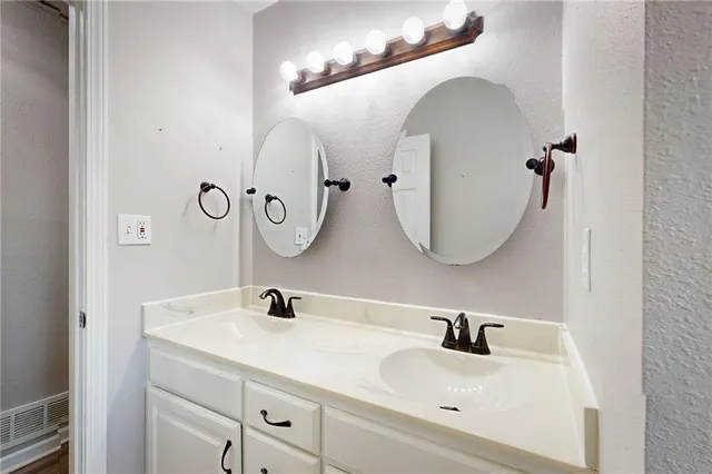 $275,000 | 202 17th Avenue South, Greenwood, MO 64034