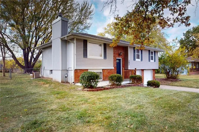 $275,000 | 202 17th Avenue South, Greenwood, MO 64034