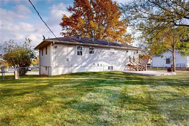 $275,000 | 202 17th Avenue South, Greenwood, MO 64034