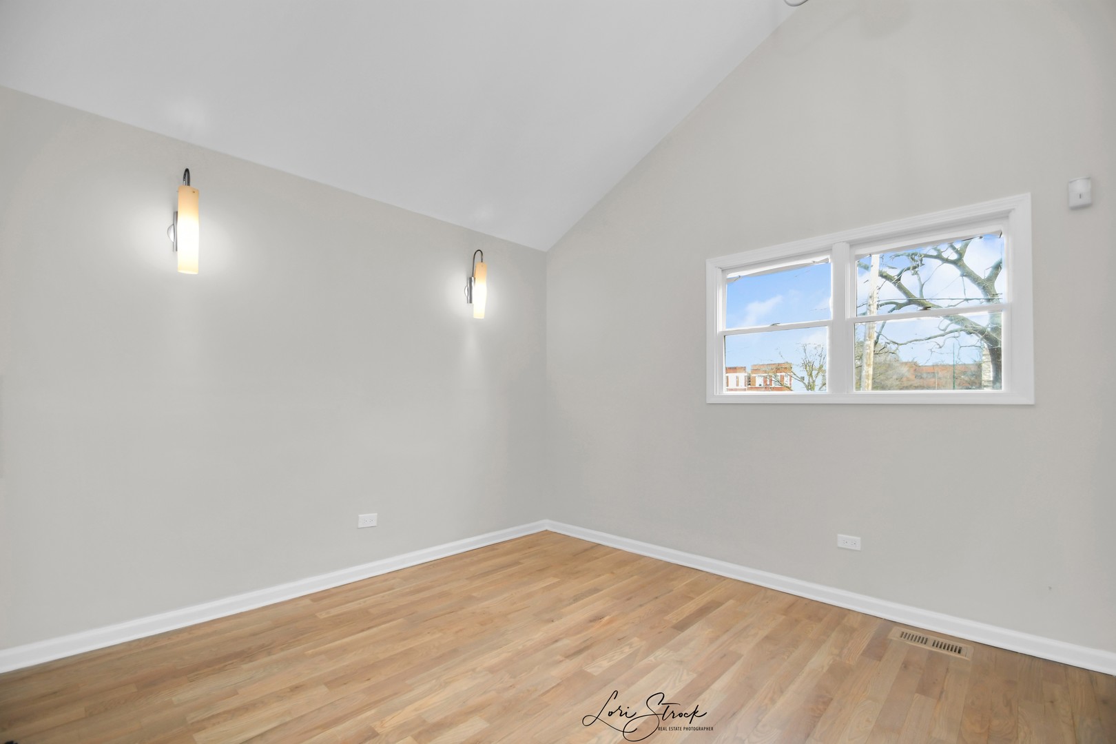 5525 South Emerald Avenue Chicago, IL 60621 - Photo 12 of 29 a view of empty room with wooden floor