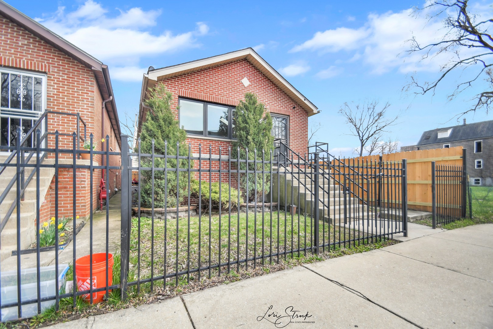 5525 South Emerald Avenue Chicago, IL 60621 - Photo 2 of 29 a front view of a house with a garden