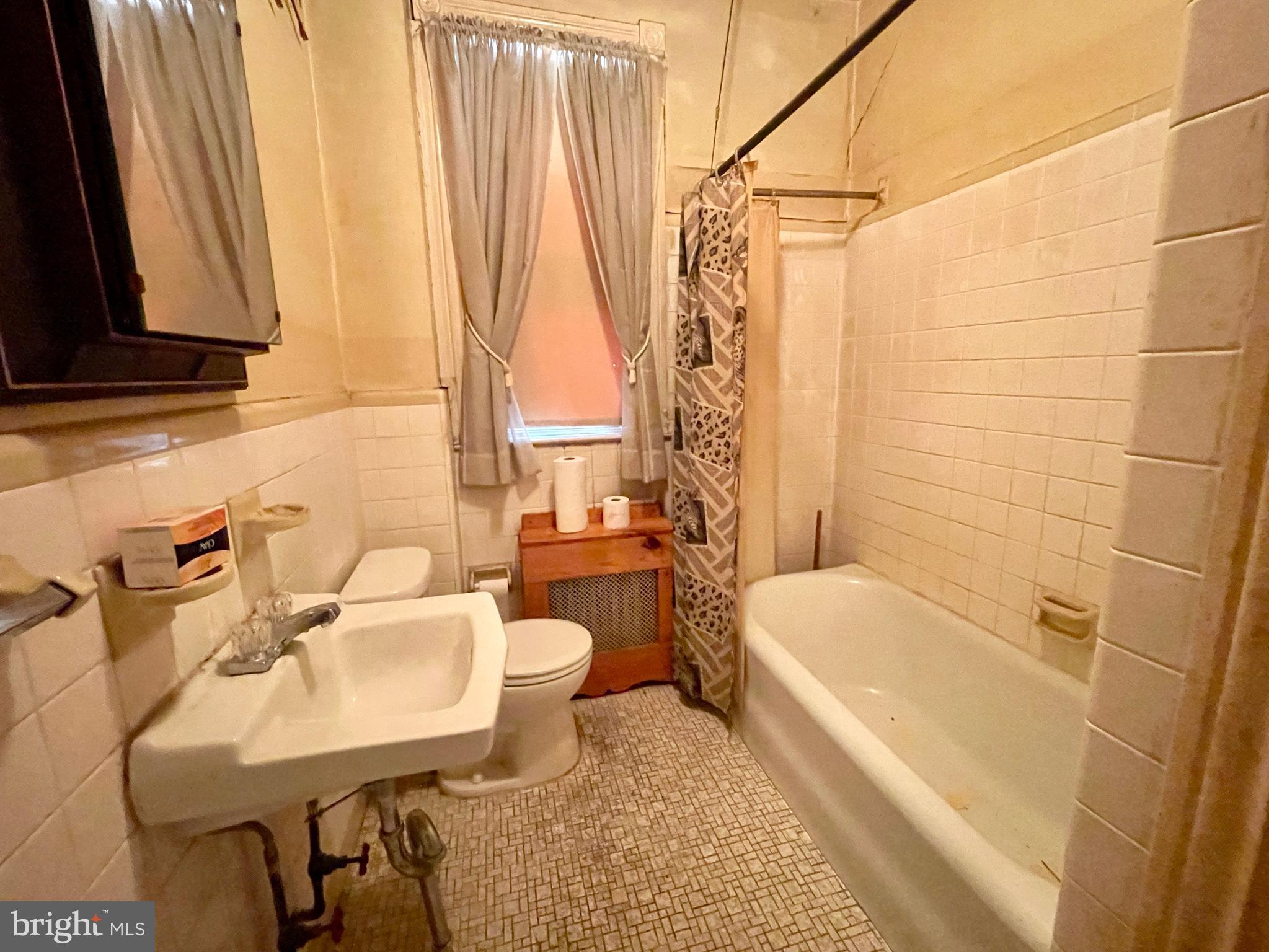 208 North 63rd Street Philadelphia, PA 19139 - Photo 22 of 29 a bathroom with a sink a toilet a mirror and a bathtub