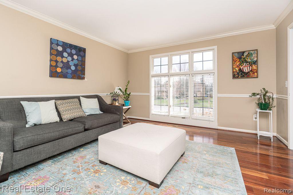 410 Lake Forest Road Rochester Hills, MI 48309 - Photo 12 of 75