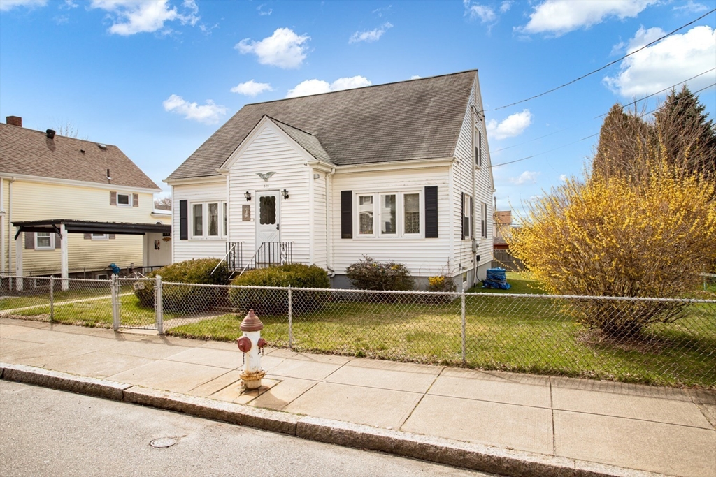 309 Lawton Street Fall River, MA 02721 - Photo 3 of 33 Gallery Image 3