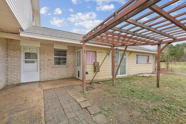a view of a house with a backyard