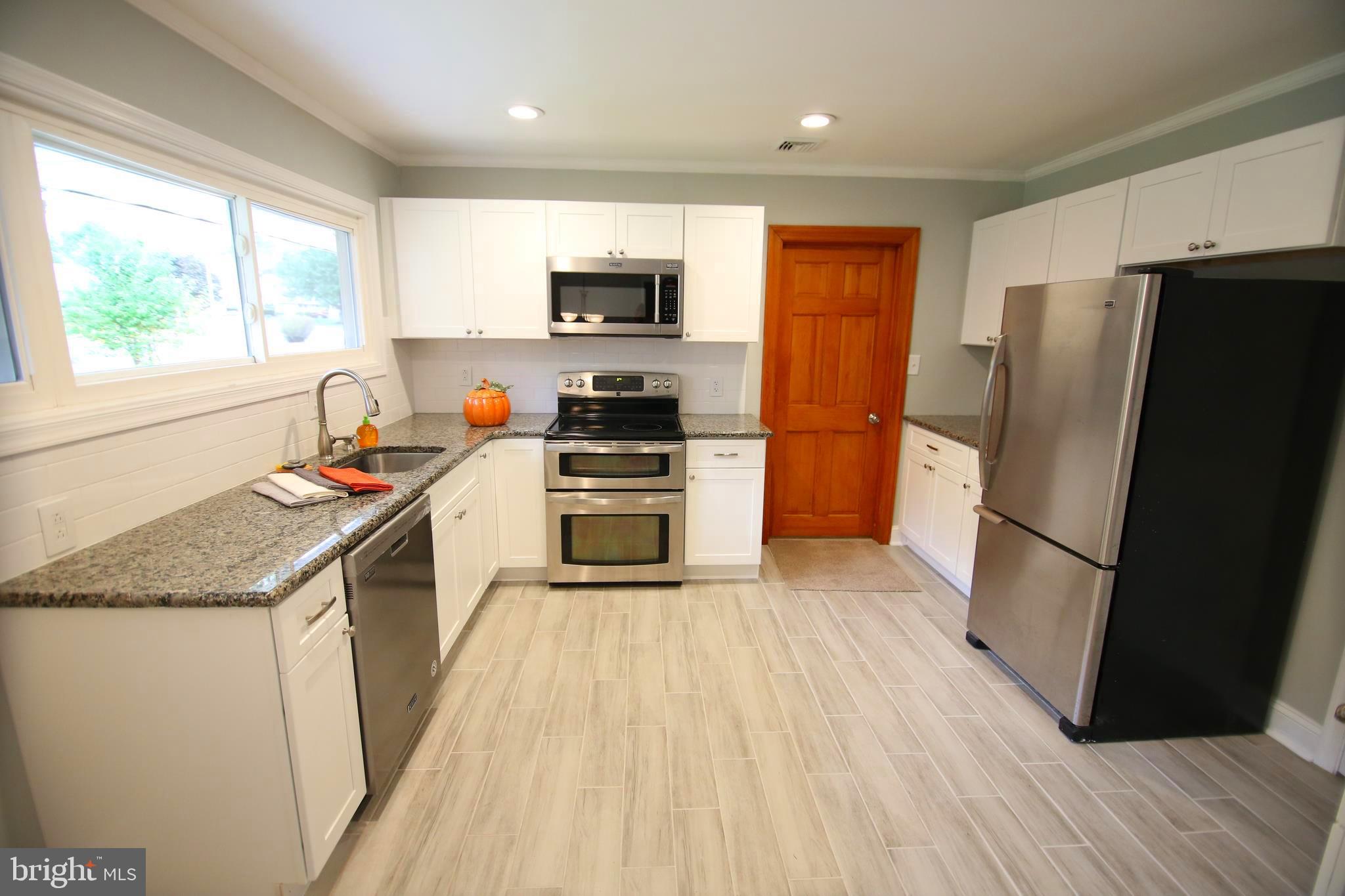 18 Fallenrock Road Levittown, PA 19056 - Photo 4 of 29