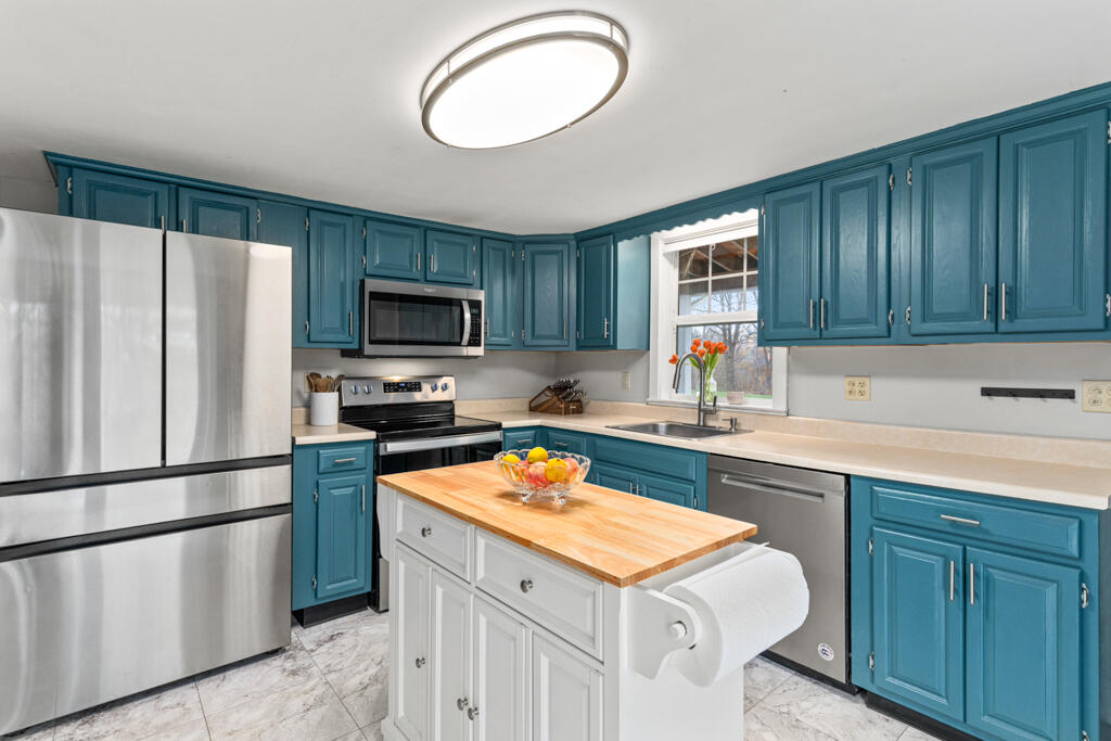15 Cole Road Biddeford, ME 04005 - Photo 7 of 22 DSC02670