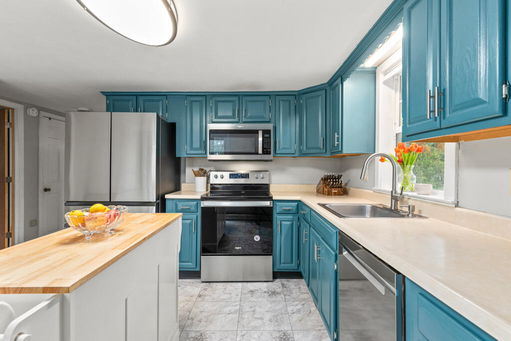 15 Cole Road Biddeford, ME 04005 - Photo 8 of 22 DSC02679