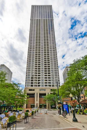 $5,900 | 1030 North State Street, Unit 40E, Chicago, IL 60610