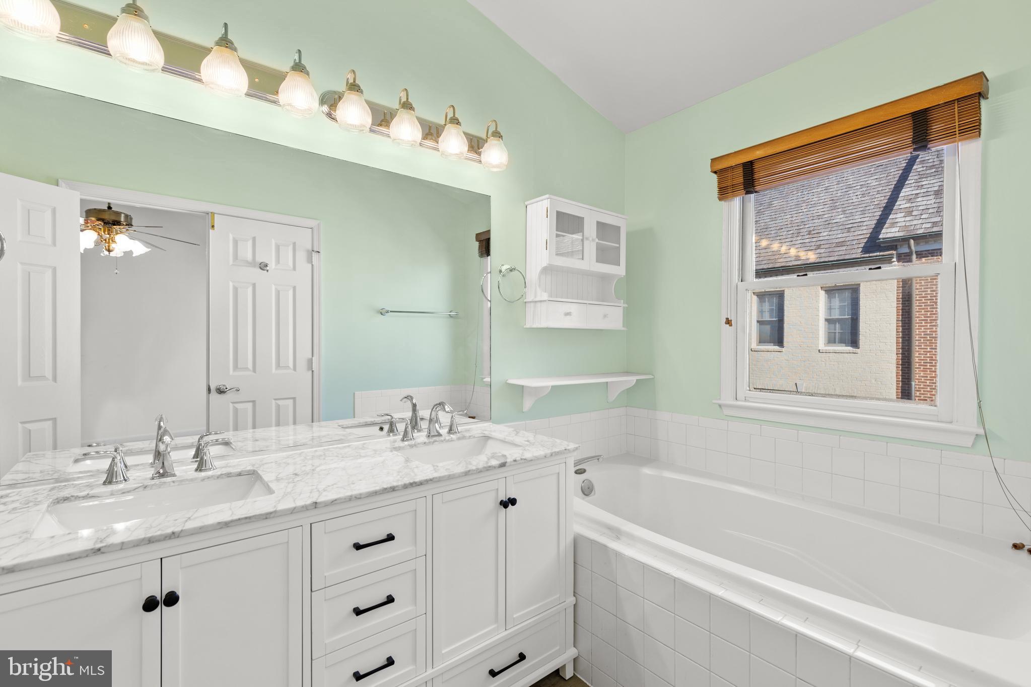 109 Ridgepoint Place Gaithersburg, MD 20878 - Photo 17 of 25 Primary Ensuite Bath