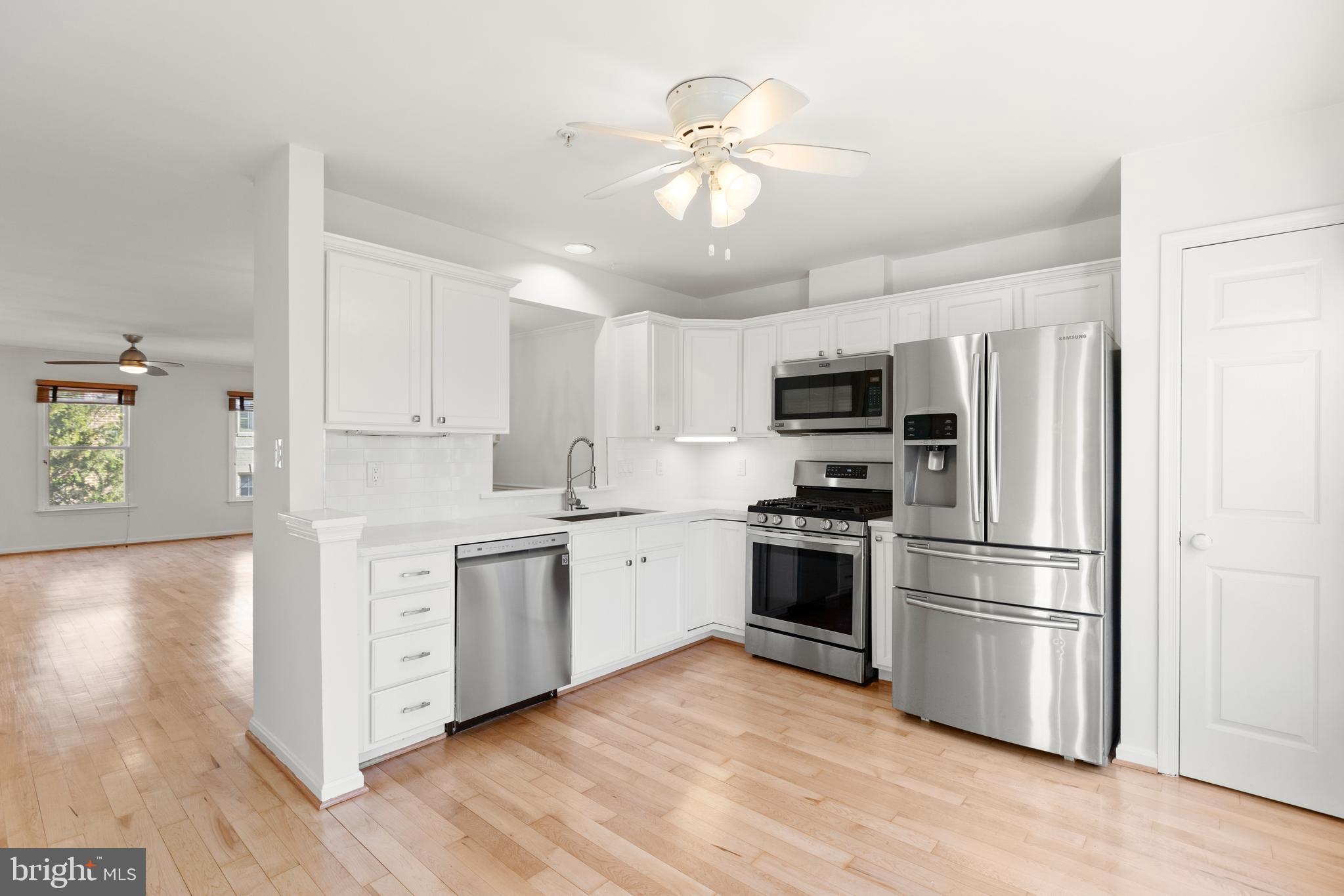 109 Ridgepoint Place Gaithersburg, MD 20878 - Photo 10 of 25 Updated Kitchen