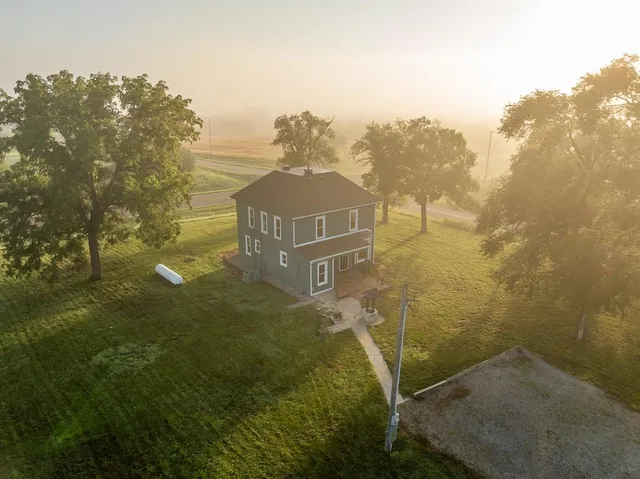 $479,000 | 27940 Indianapolis Road, Paola, KS 66071