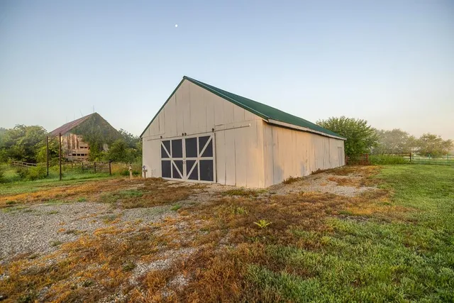 $479,000 | 27940 Indianapolis Road, Paola, KS 66071