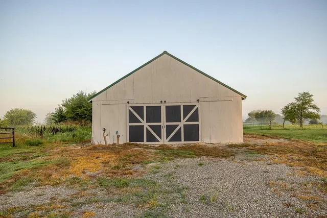 $479,000 | 27940 Indianapolis Road, Paola, KS 66071