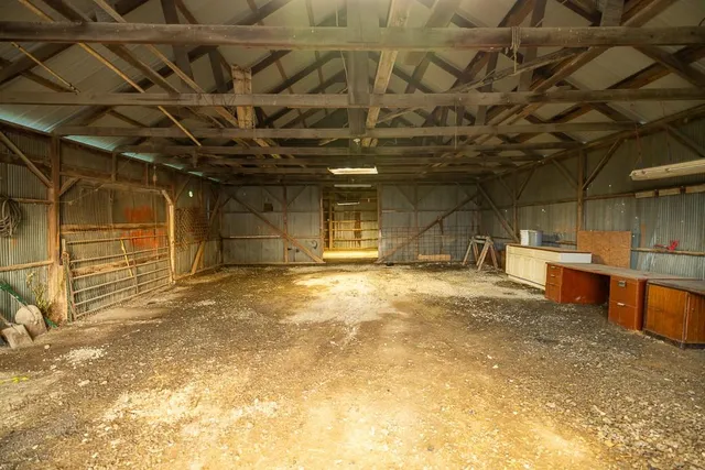 $479,000 | 27940 Indianapolis Road, Paola, KS 66071