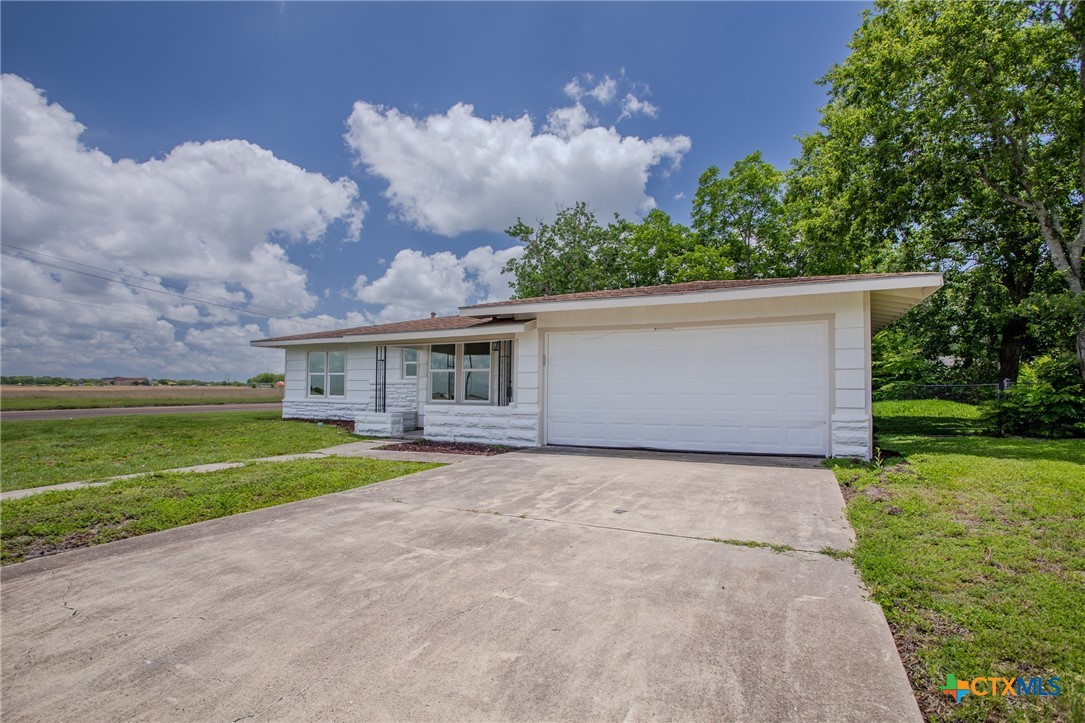 3607 Avondale Street Victoria, TX 77901 - Photo 3 of 21