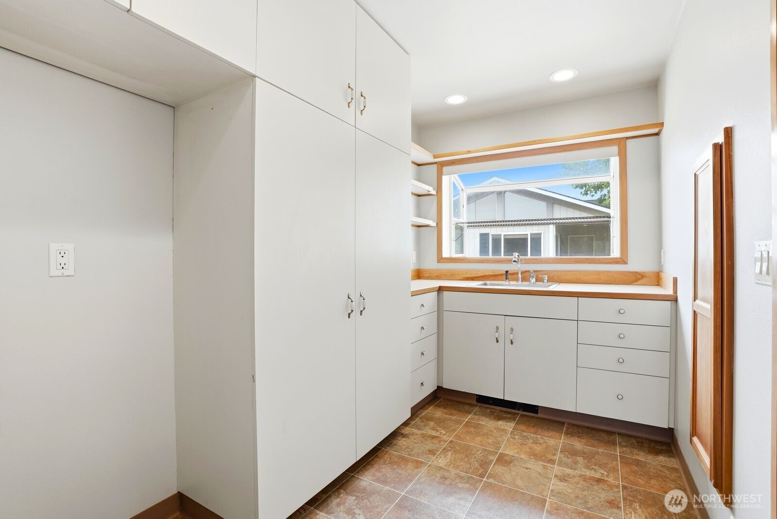 4101 Ahtanum Road Yakima, WA 98903 - Photo 16 of 38