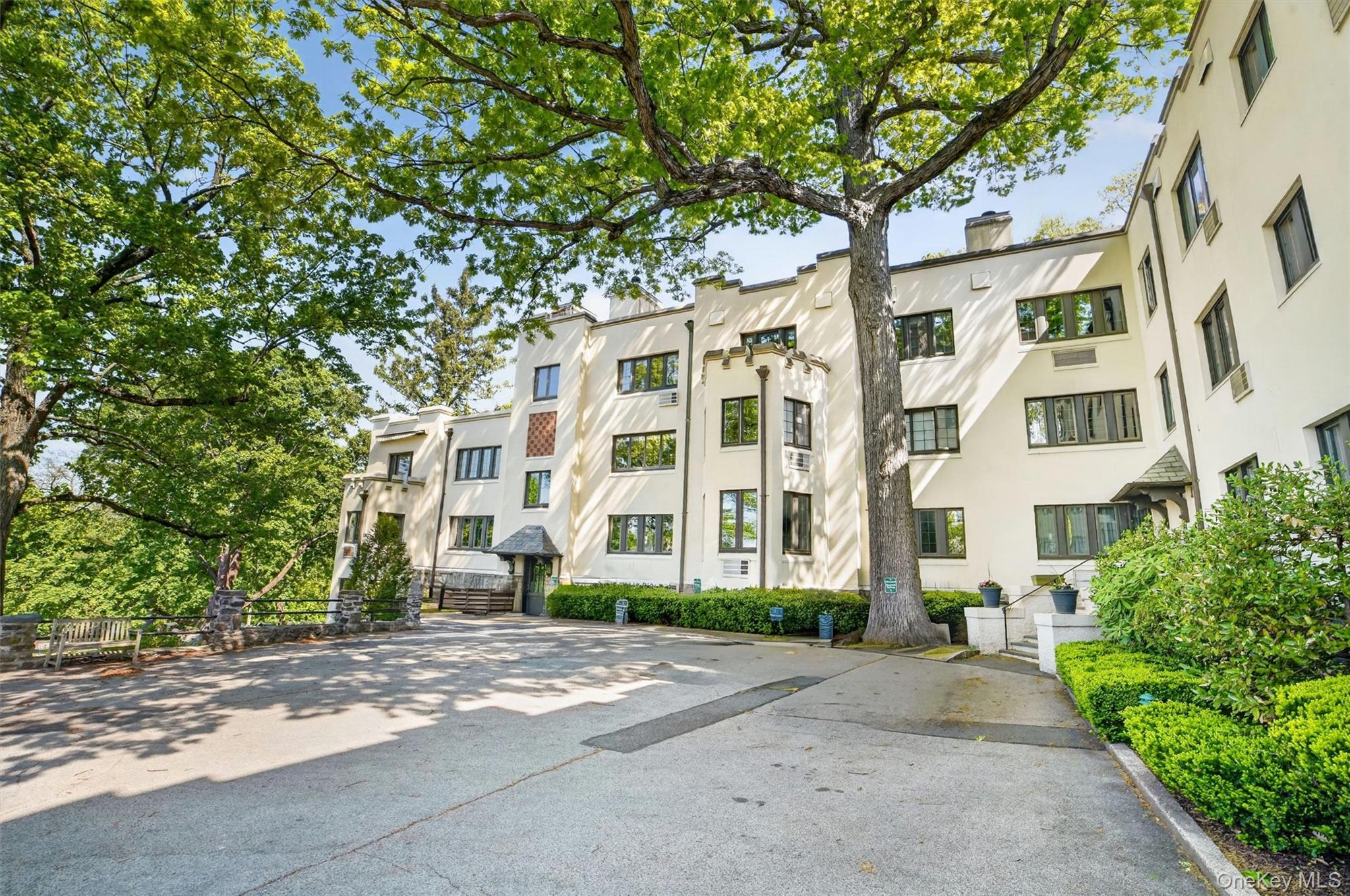 15 Beechtree Lane, Unit 1D Bronxville, NY 10708 - Photo 2 of 41