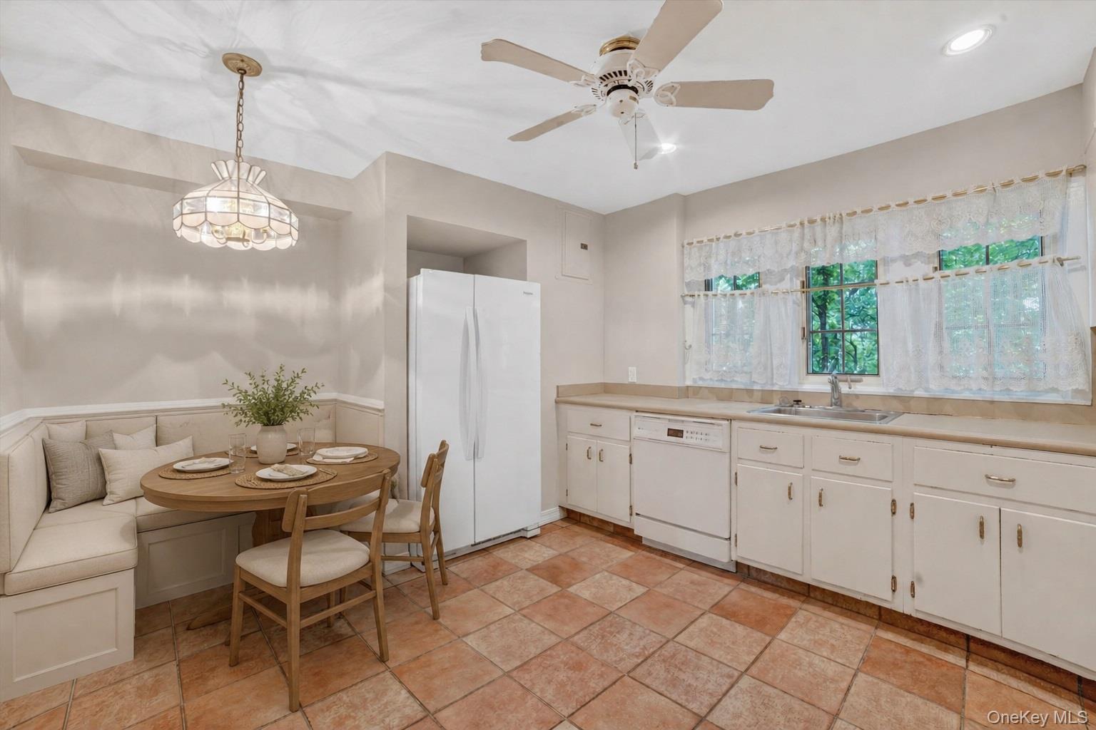 15 Beechtree Lane, Unit 1D Bronxville, NY 10708 - Photo 25 of 41 Eat-in kitchen Virtually Staged