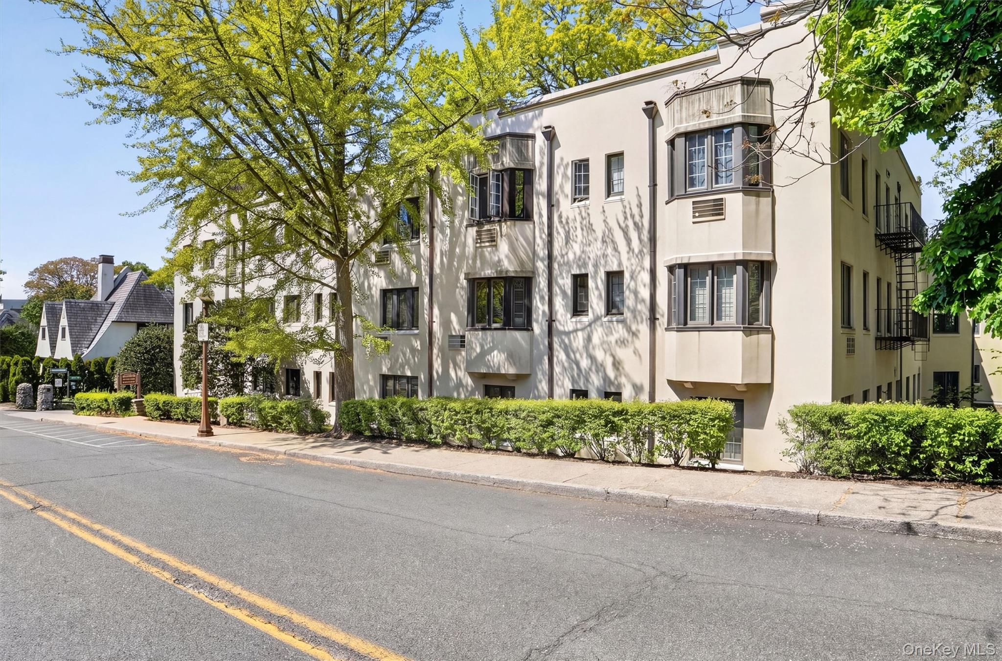 15 Beechtree Lane, Unit 1D Bronxville, NY 10708 - Photo 3 of 41 Street View