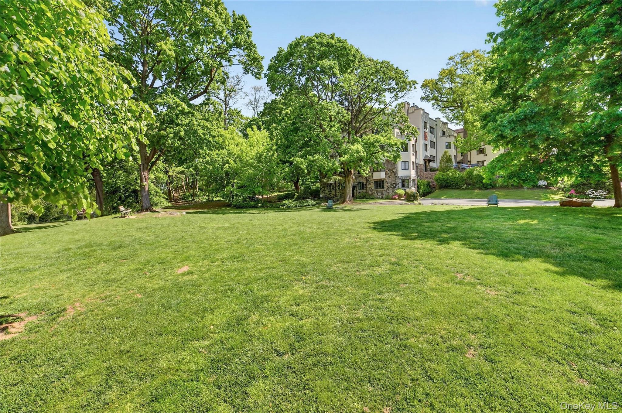 15 Beechtree Lane, Unit 1D Bronxville, NY 10708 - Photo 39 of 41 Outside grounds