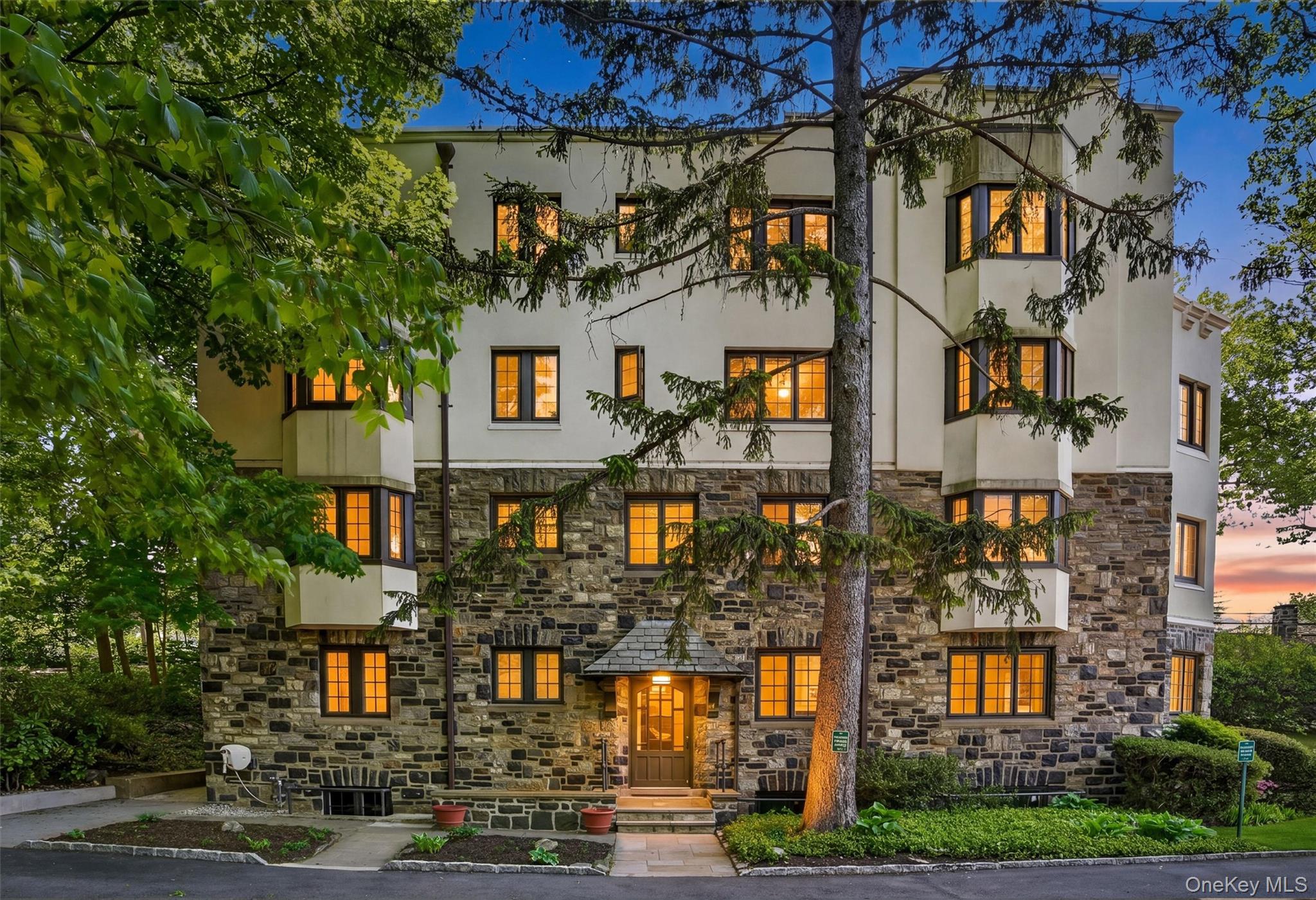 15 Beechtree Lane, Unit 1D Bronxville, NY 10708 - Photo 40 of 41 Twilight at Hillcrest