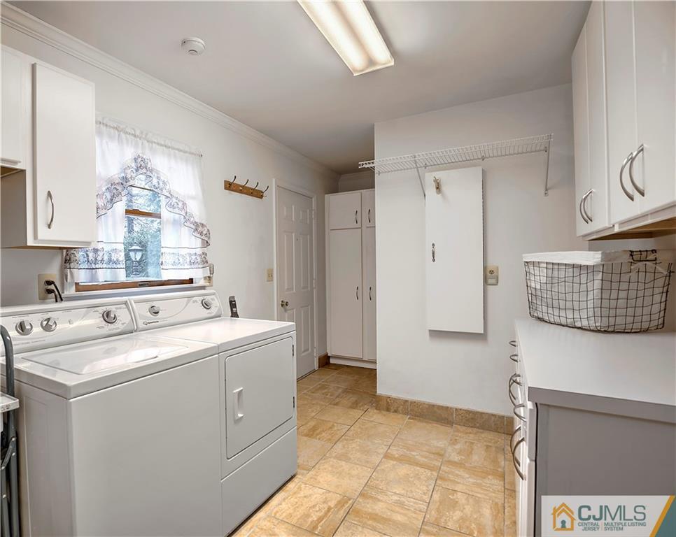 23 Winterberry Circle Piscataway, NJ 08854 - Photo 11 of 29 a utility room with dryer and washer